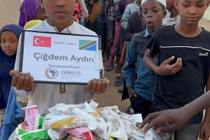 Afrika’daki Kardeşlerimize Çikolata ve Dondurma İkramlarımız Devam Ediyor