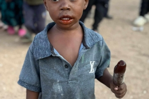 Afrika’daki Kardeşlerimize Çikolata ve Dondurma İkramlarımız Devam Ediyor